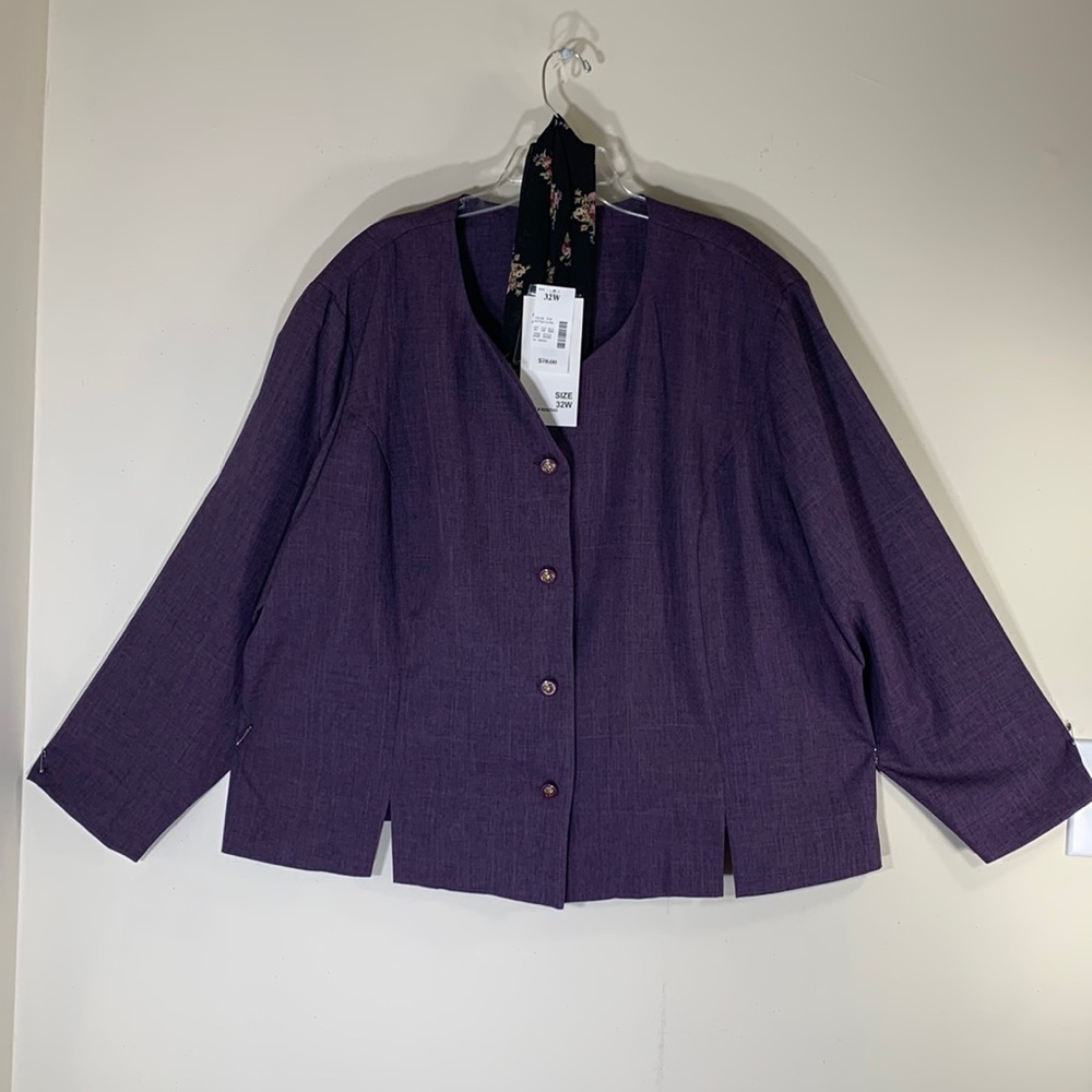 Helen Blake One Layer Button Front Jacket with Floral Scarf. 32W. NWT.